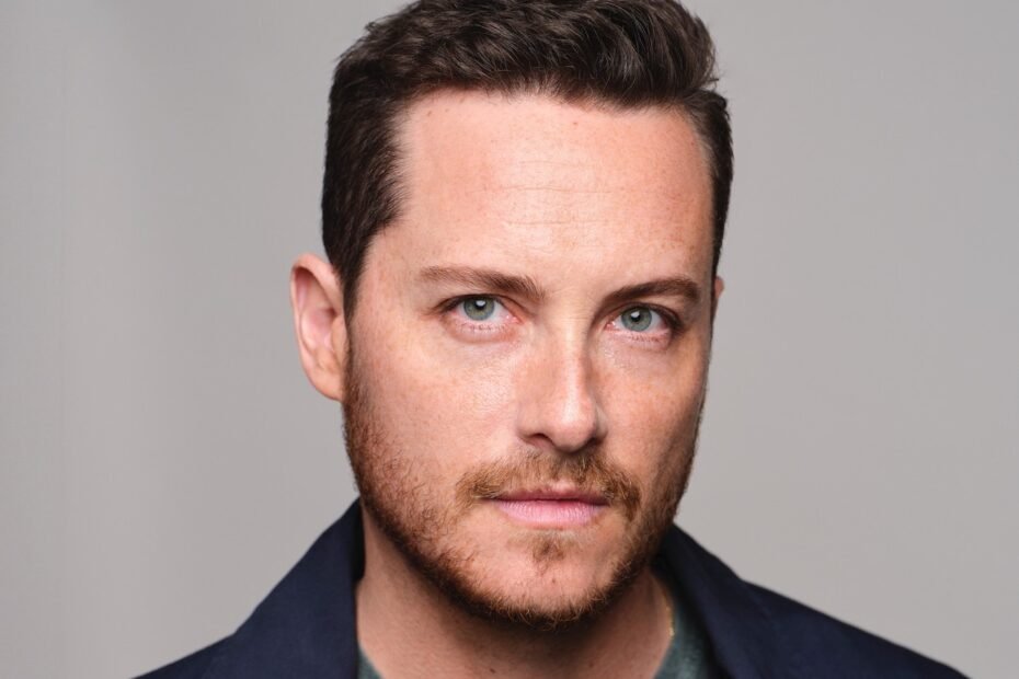 Jesse Lee Soffer em FBI: Internacional — Detalhes exclusivos sobre seu novo personagem "charmoso"