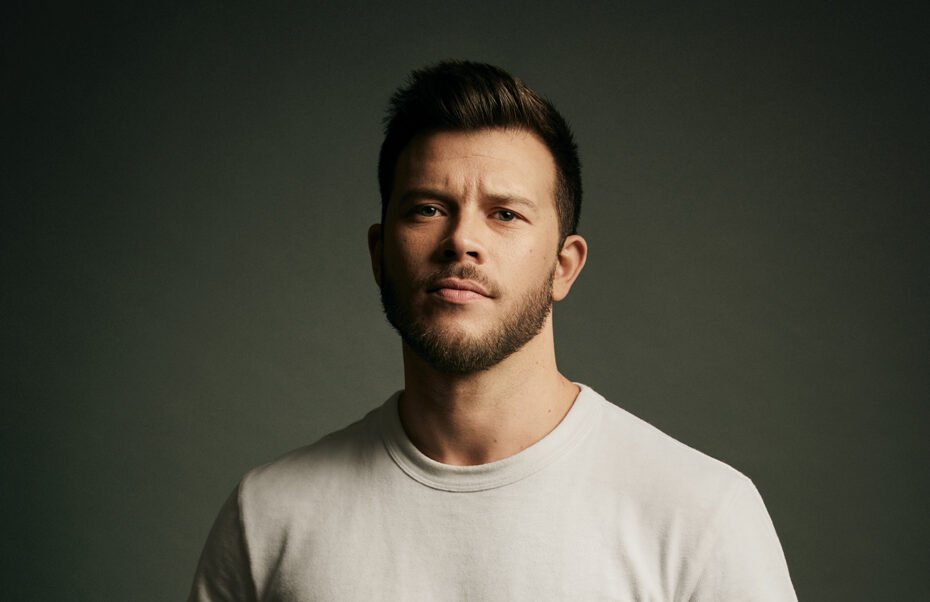 Jimmy Tatro assina com Brillstein para gerenciamento.