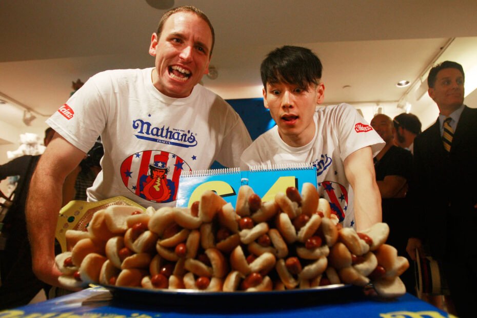 A Batalha dos Devoradores: Joey Chestnut e Takeru Kobayashi se enfrentam em competição de comer cachorro-quente no Netflix