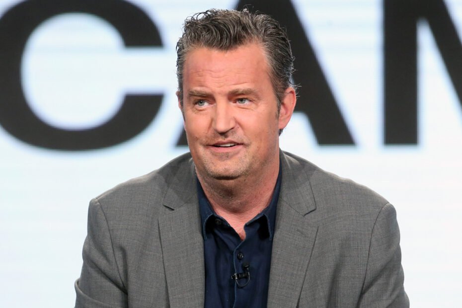 Assistente de Matthew Perry e Médicos são Presos em Investigação de Morte