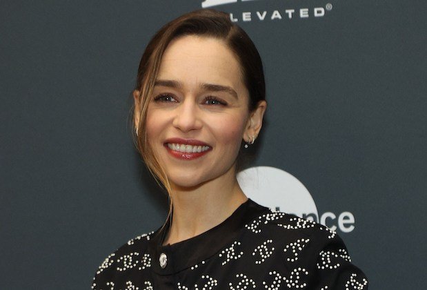 Emilia Clarke protagonizará thriller de espionagem "PONIES" na Peacock.