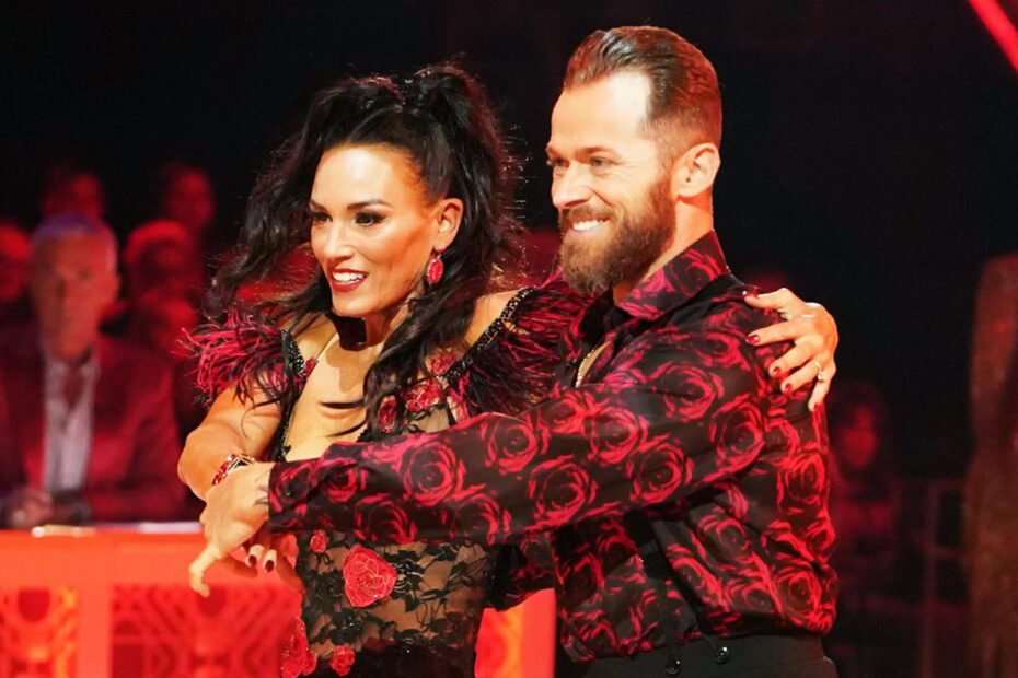 Pro Artem Chigvintsev, do Dancing With the Stars, é preso por violência doméstica - Afetará a temporada 33?