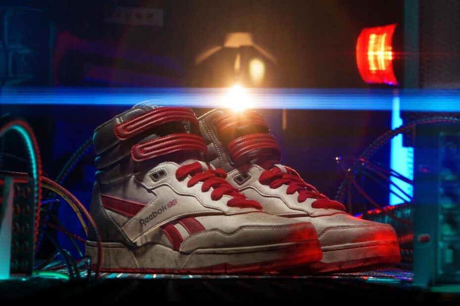 A Alien, franquia de filmes de ficção científica, está lançando uma nova linha de tênis em parceria com a marca Reebok. Os calçados serão chamados de "Romulus" e serão lançados no dia 27 de agosto. Os sneakers foram projetados para recriar o visual futurista e inovador dos personagens da saga Alien. Feitos com materiais de alta qualidade, os tênis são uma combinação perfeita de funcionalidade e design. Os fãs da franquia poderão adquirir esses tênis exclusivos e únicos a partir da data de lançamento. Esses novos sneakers certamente serão um sucesso entre os aficionados pela série Alien e também entre os amantes de calçados estilosos e de alta performance. Se você é fã da franquia Alien, não perca a chance de ter um par desses tênis incríveis! Promoção imperdível: Sneakers oficiais Alien: Romulus da Reebok à venda!