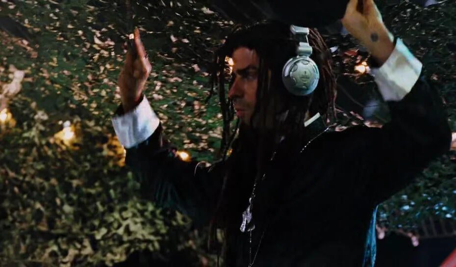 Theroux anima fãs ao comentar sobre sequela de Tropic Thunder