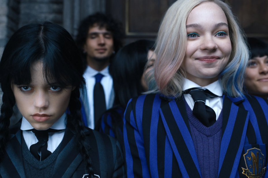 A expectativa está alta para o retorno de Jenna Ortega como a icônica Wednesday na segunda temporada da série "Wednesday", que está atualmente em produção. A série, criada por Tim Burton, conquistou muitos fãs na sua estreia, apresentando uma versão mais jovem da famosa personagem da Família Addams, explorando temas como adolescência, amor e criaturas sobrenaturais. Ansiedade pelo retorno de Jenna Ortega em Wednesday 2