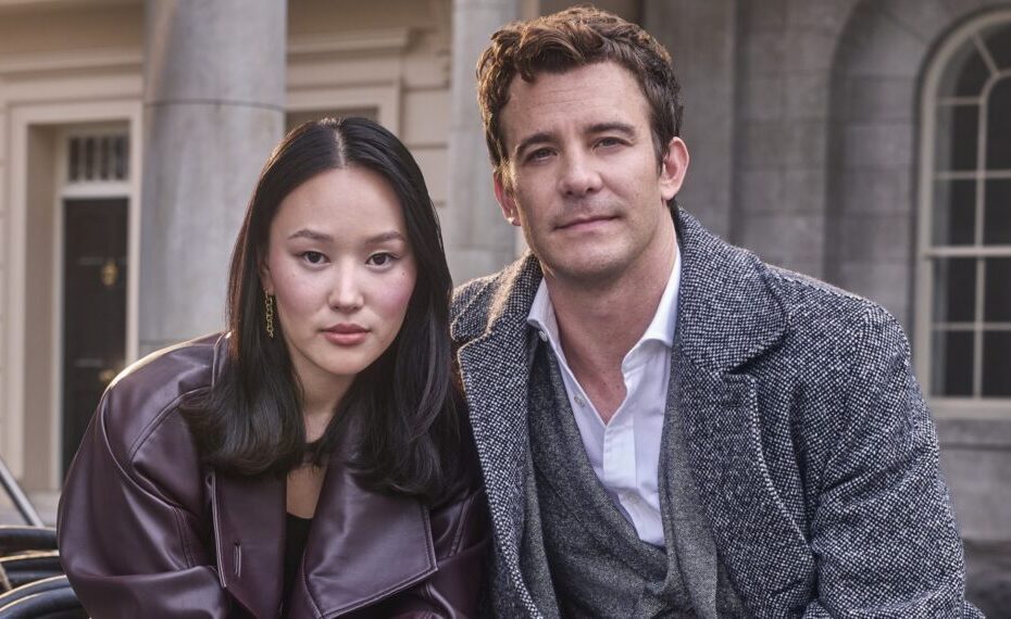 A quarta temporada de "Bridgerton" promete trazer uma nova e emocionante narrativa ao explorar o romance entre Benedict Bridgerton, interpretado por Luke Thompson, e Sophie Baek, vivida por Yerin Ha. Em uma entrevista recente, os atores compartilharam alguns detalhes intrigantes sobre a dinâmica de seus personagens e o que os espectadores podem esperar dessa nova fase da série. Benedict e Sophie enfrentam dilemas emocionais em nova temporada