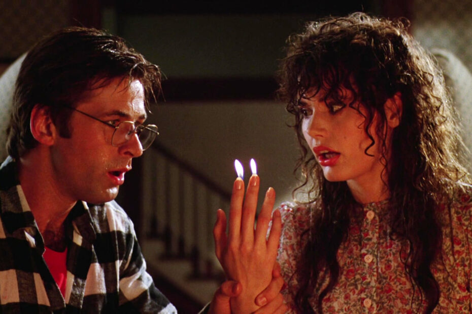 "Alec Baldwin e Geena Davis revelam cena cortada de Beetlejuice 2 Cena Cortada de Beetlejuice que trouxe de volta Alec Baldwin e Geena Davis