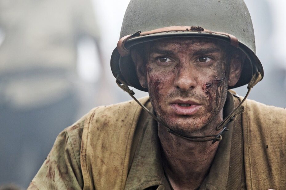 O filme "Hacksaw Ridge", lançado em 2016 e dirigido por Mel Gibson, chama a atenção novamente, especialmente porque estará disponível no Netflix apenas até o final de setembro. Com a performance aclamada de Andrew Garfield, que lhe rendeu uma indicação ao Oscar, a produção retrata a história verídica de Desmond Doss, um médico de guerra da Segunda Guerra Mundial que ganhou a Medalha de Honra do Congresso americano sem nunca disparar uma arma. Corra para assistir ao thriller de guerra com Andrew Garfield!