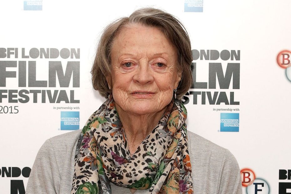 Dama Maggie Smith, estrela vencedora do Oscar de Downton Abbey, falece aos 89 anos.