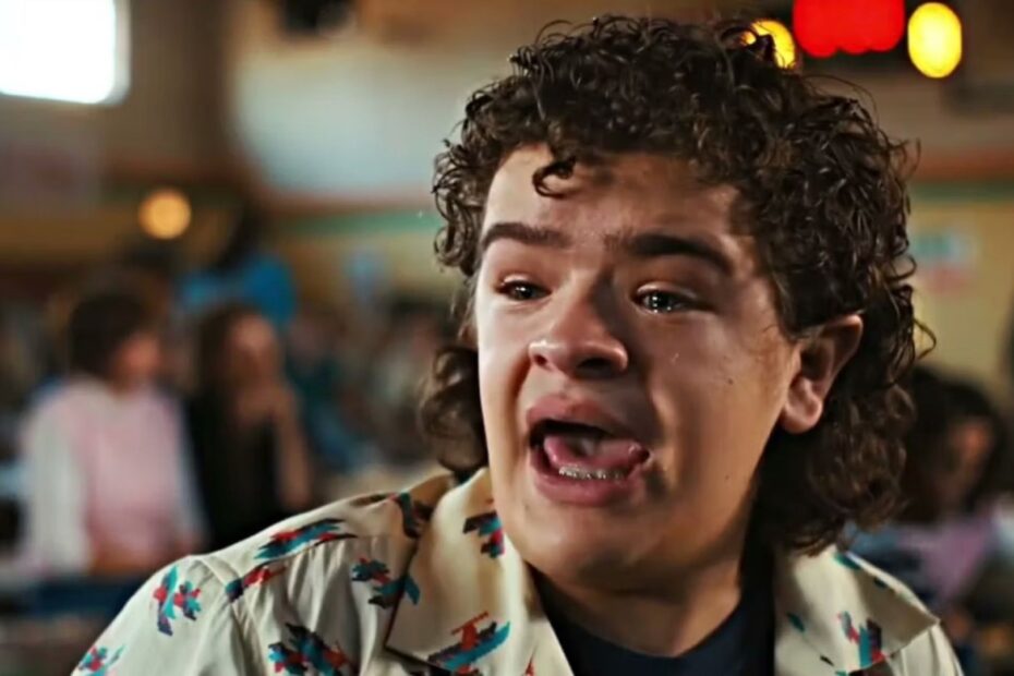 Na aguardada quinta temporada de "Stranger Things", Gaten Matarazzo, que interpreta Dustin Henderson, compartilhou seus sentimentos sobre a filmagem e as emoções despertadas no set. Ele ressaltou que, ao contrário das temporadas anteriores, a produção desta nova temporada está levando mais tempo, cerca de um ano, o que tem sido uma experiência intensa para todo o elenco. Elenco de Stranger Things se emociona nas filmagens da quinta temporada