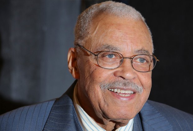 James Earl Jones, vencedor do Emmy e a voz de Darth Vader, falece aos 93 anos.