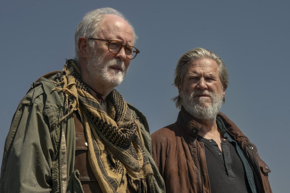 Jeff Bridges e John Lithgow falam sobre sua "nova velha amizade" e se preparam para uma temporada 2 "empolgante" em The Old Man