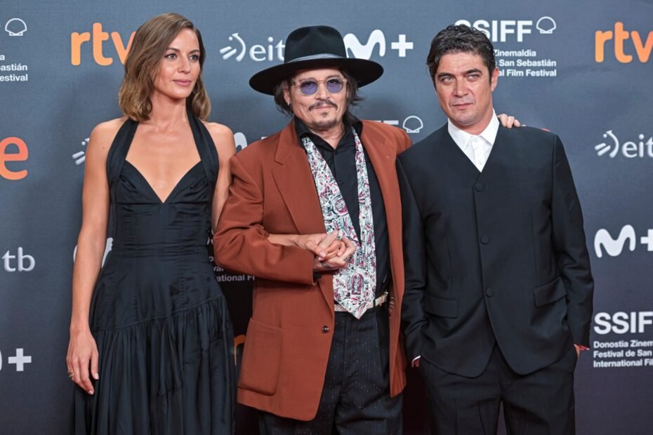 Johnny Depp encanta em San Sebastián e homenageia Jeff Beck