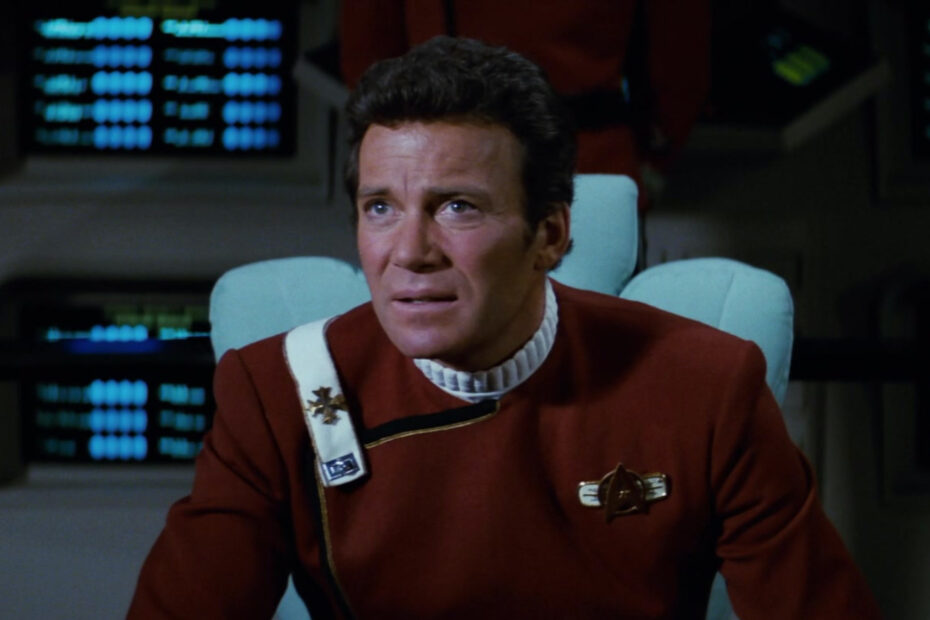 O filme "Star Trek II: A Ira de Khan" (The Wrath of Khan) foi lançado em 1982 e se tornou um dos favoritos dos fãs da franquia Star Trek. O longa-metragem foi o segundo da série de filmes baseados na popular série de televisão e trouxe um enredo emocionante e cheio de ação. Kirk e Khan separados em Star Trek II: A verdade por trás da decisão
