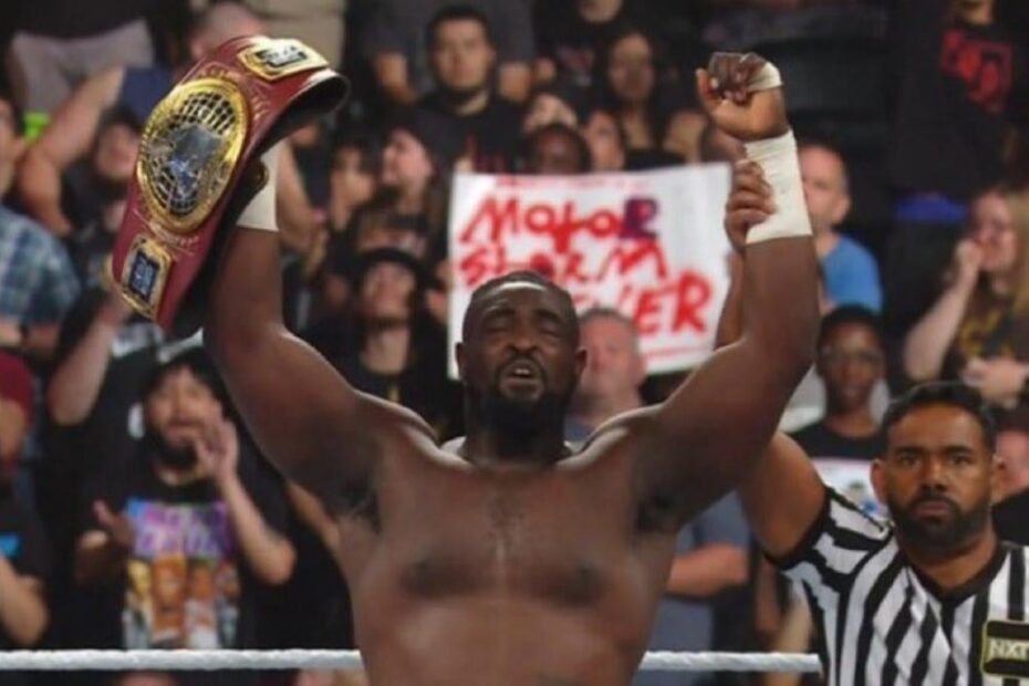Oba Femi brilha e defende título na NXT No Mercy