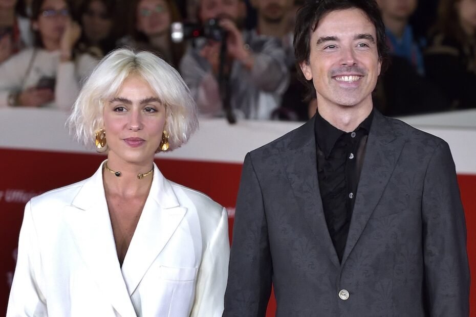 Diodato e Lorena Dini brilham no red carpet de Roma