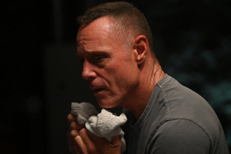 Jason Beghe fala sobre a fragilidade de Voight em Chicago P.D.