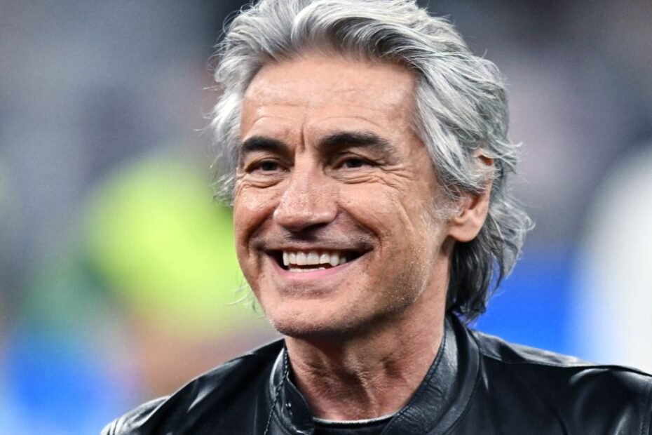 Ligabue anuncia turnê nos teatros e espetáculo em Campovolo 2025