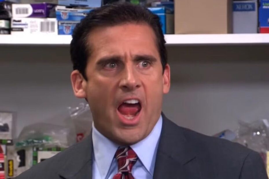 A série "The Office" ganhará mais uma adaptação internacional, desta vez no formato mexicano chamado "La Oficina". Este novo projeto será produzido pela Amazon MGM Studios e contará com a direção e produção executiva de Gary "Gaz" Alazraki. O show será ambientado na empresa Jabones Olimpo, onde o gerente regional Jeronimo Ponce III lidará com as dinâmicas de um negócio familiar que apresenta desafios em sua liderança. Nova versão mexicana de A Oficina está em desenvolvimento na Prime Video