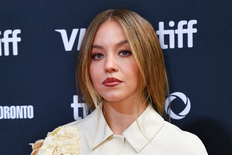 Sydney Sweeney se prepara para interpretar Christy Martin no cinema