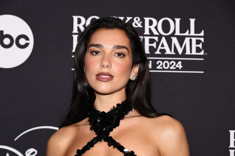 Dua Lipa lamenta cancelamento de show na Indonésia por segurança