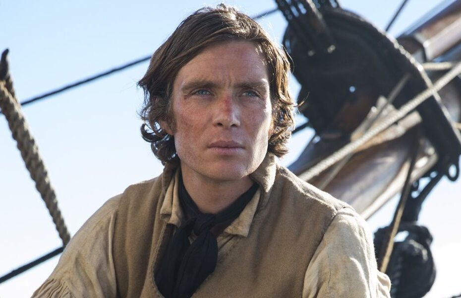 "In the Heart of the Sea" é um filme de aventura e drama que, após quase uma década desde seu lançamento, está experimentando um ressurgimento no catálogo de streaming da Max. A obra, dirigida por Ron Howard, é estrelada por importantes nomes do cinema como Chris Hemsworth, Cillian Murphy e Tom Holland. A narrativa se baseia no livro de Nathaniel Philbrick e retrata a trágica história de sobrevivência de um baleeiro do século XIX. Incrível ascensão de filme com Hemsworth e Murphy na streaming