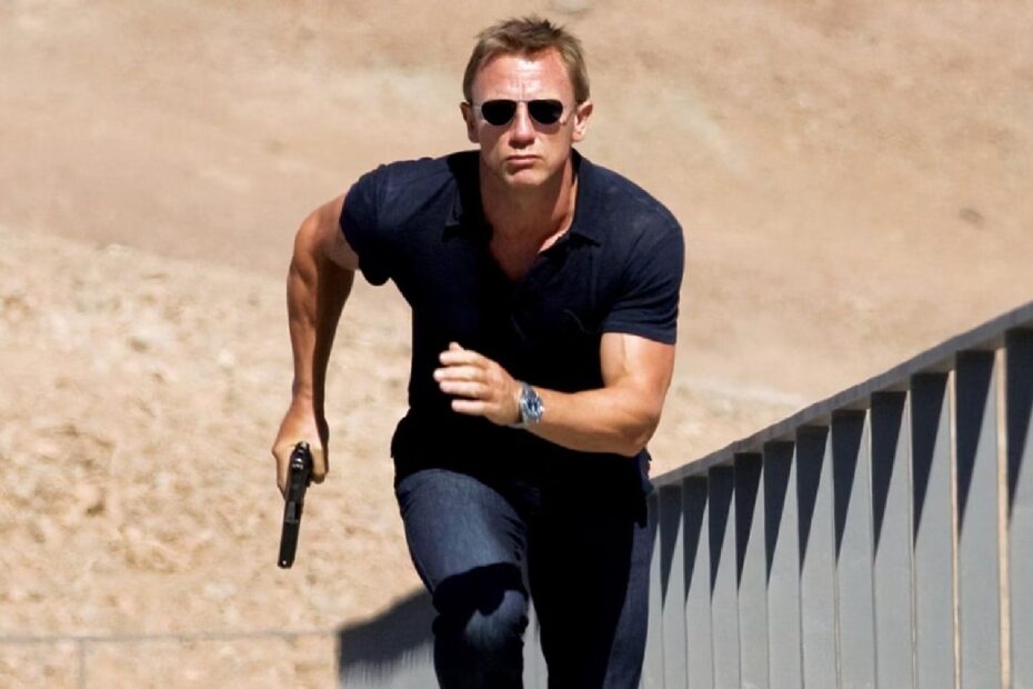 A franquia James Bond está se preparando para uma nova fase, e para tranquilizar os fãs, os produtores confirmaram que o próximo 007 será um homem na casa dos 30 anos. Essa informação foi revelada em uma entrevista com Barbara Broccoli e Michael G. Wilson, que compartilham a responsabilidade de manter viva a essência do personagem. James Bond: O Agente Continua a Ser um Homem Jovem