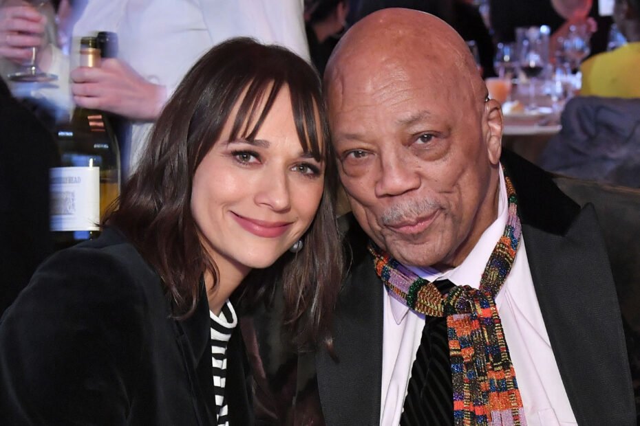 Rashida Jones presta homenagem emocionante ao pai Quincy Jones