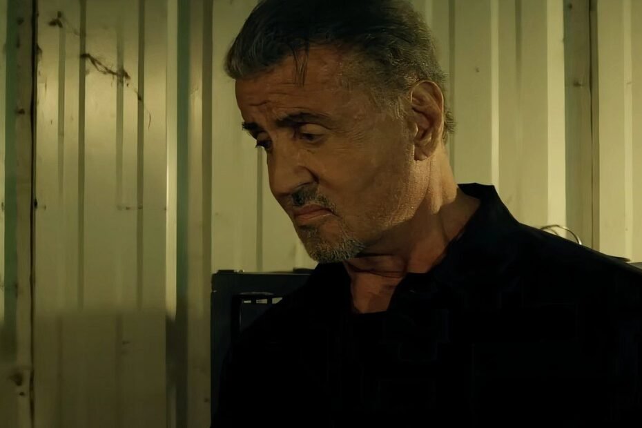 Sylvester Stallone em um papel sombrio e decepcionante