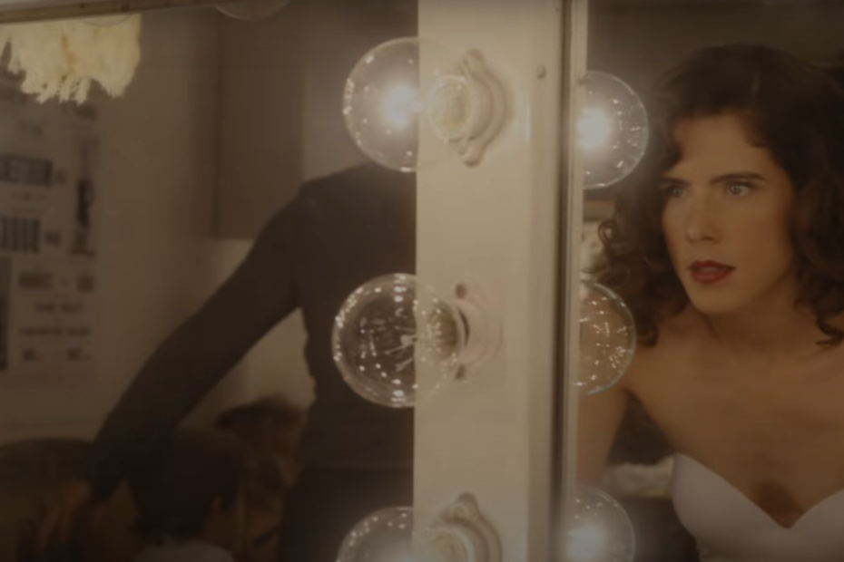 O filme "Queen of the Ring", que estreará nos cinemas em março de 2025, traz a talentosa Emily Bett Rickards no papel de Mildred Burke, uma das figuras mais icônicas do mundo da luta livre. O trailer deste aguardado longa-metragem, que retrata os primórdios do wrestling feminino, já está disponível e promete emocionar os fãs do gênero. Emily Bett Rickards brilha como a lutadora Mildred Burke