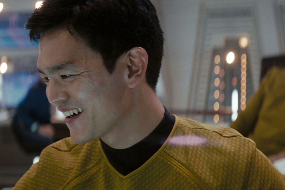 Por que John Cho aceitou papel em Star Trek sem ler roteiro?