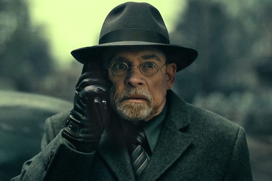 Mark Hamill, conhecido por seu icônico papel como Luke Skywalker, compartilhou suas impressões sobre seu mais recente filme, "The Life of Chuck", dirigido por Mike Flanagan e baseado em uma novela de Stephen King. O filme, que também conta com estrelas como Tom Hiddleston, Chiwetel Ejiofor e Karen Gillan, explora a vida de Charles "Chuck" Krantz em diferentes estágios de sua jornada. Mark Hamill se surpreende com lado emocional de 'The Life of Chuck'