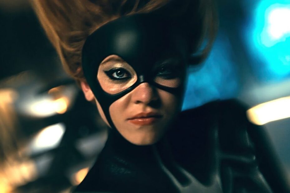 2024 foi um ano desastroso para os filmes de super-heróis, de acordo com as avaliações do Rotten Tomatoes. Embora a popularidade dos filmes do gênero tenha disparado na última década, muitos críticos e fãs têm apontado sua queda. A transformação de quadrinhos em filmes massivos, como os da Marvel, parecia dar continuidade a essa tendência, mas os filmes lançados em 2024 revelaram uma história bem diferente. O Colapso do Cinema de Super-Heróis em 2024