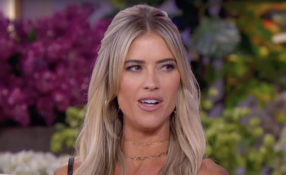 Christina Haack não esconde sua satisfação ao filmar sua nova série de reforma, "The Flip Off", após a saída de seu ex-marido, Josh Hall. Em sua participação no programa "The Jennifer Hudson Show" no dia 28 de janeiro de 2025, ela comentou que a experiência de filmar se tornou muito mais simples e menos estressante. "É muito mais fácil sem alguém me incomodando. Não preciso pedir aprovação de ninguém, ninguém está me segurando", afirmou. Christina Haack celebra liberdade nas gravações de Flip Off