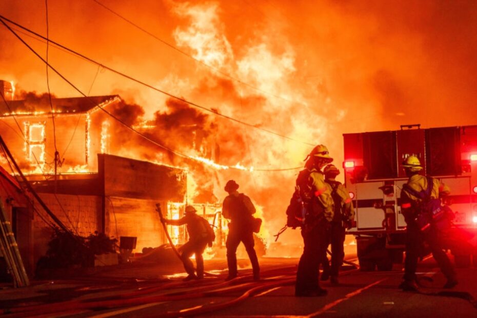 Um violento incêndio em Los Angeles tem gerado grande desespero e perdas entre os moradores da cidade, incluindo várias celebridades. Os números são alarmantes: cinco mortes, dezenas de feridos e 130 mil evacuados. Além disso, mais de 10 mil prédios foram danificados ou destruídos, e cerca de 6 mil hectares de terra foram queimados, resultando em perdas econômicas que podem chegar a 50 milhões de dólares. Desastre em LA: Celebridades em Chamas e Desespero Coletivo