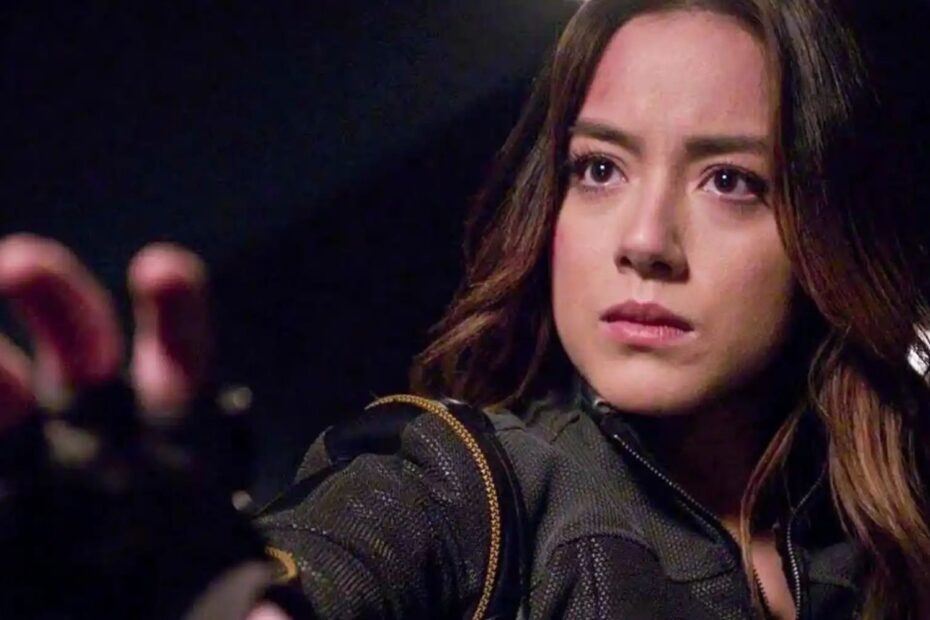 Os Jonas Brothers estão retornando à Disney com um novo filme para as festas de fim de ano, e a atriz Chloe Bennet, famosa por seu papel em "Agents of S.H.I.E.L.D.", se juntou ao elenco. Chloe interpretará Lucy, a amiga de infância de Joe Jonas. O filme segue Nick e Kevin Jonas enquanto eles tentam voltar a Nova York a tempo do Natal, mas imprevistos os mantêm na Europa por um pouco mais de tempo. Jonas Brothers e Chloe Bennet: Uma Aventura Natalina na Disney!