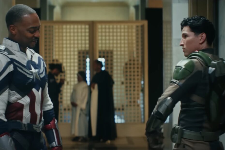 O novo trailer de "Capitão America: Brave New World" destaca o novo Falcão, Joaquín Torres, em ação ao lado de Sam Wilson, interpretado por Anthony Mackie. O vídeo apresenta um resumo da trama do filme, que explora a crescente tensão entre Sam e o presidente Thaddeus Ross, enquanto Giancarlo Esposito também se destaca como o vilão Sidewinder. Brincadeiras entre Sam e Joaquín mostram seu relacionamento amigável, culminando em Joaquín afirmando que "todo mundo" acha que ele parece melhor em seu traje de super-herói do que Sam em sua armadura do Capitão América. O Novo Capitão América Está Pronto para a Ação