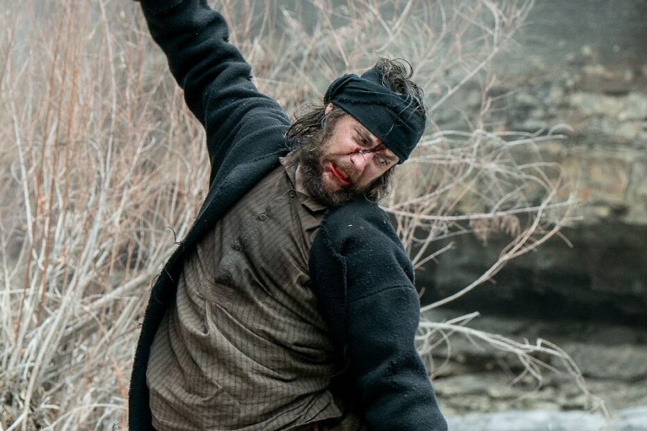 Após o fim de "Yellowstone", muitos fãs da série estão à procura de algo novo para assistir. A boa notícia é que a Netflix tem uma nova atração que promete ser irresistível: "American Primeval". Este thriller ocidental, criado por Mark L. Smith e Peter Berg, é um sucesso garantido que não deve ser perdido. O Velho Oeste Revelado: Descubra os Segredos de American Primeval