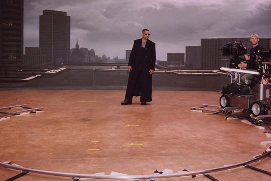 Will Smith recentemente gerou expectativa com um projeto relacionado ao universo de Matrix, que será revelado em um evento especial na última quarta-feira de janeiro, mais especificamente no dia 29. Ele compartilhou detalhes em sua conta oficial do Instagram, onde publicou vídeos e fotos dos bastidores, aparecendo vestido como Neo, o famoso personagem interpretado por Keanu Reeves. Will Smith revive Matrix e provoca curiosidade em fãs