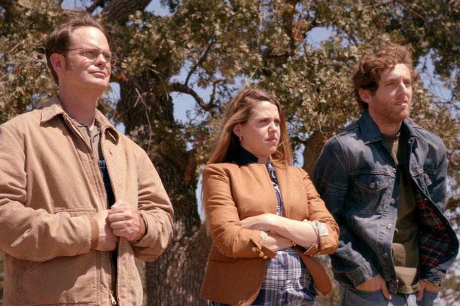 A ideia de criar spin-offs nem sempre é uma boa decisão. Para cada exemplo de sucesso, como "Frasier" ou "Young Sheldon", que surgiram de "Cheers" e "The Big Bang Theory", respectivamente, há casos como "Joey", que foi uma continuação de "Friends" e não teve uma boa reception. Após o término de "The Office" em 2013, quase houve um spin-off chamado "The Farm". Um dos últimos episódios da série serviu como um piloto para essa nova série que, felizmente, nunca se concretizou. Isso se deve ao fato de que ele poderia ter estragado o final feliz dos personagens principais, Dwight Schrute e Angela Martin. A continuidade que podia estragar o final de The Office