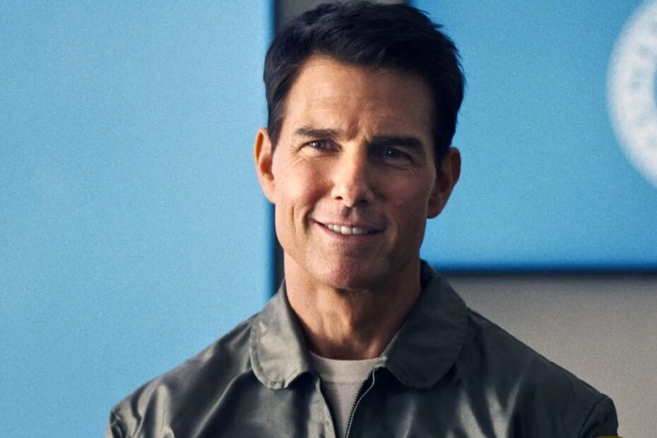 Jay Ellis, que atuou ao lado de Tom Cruise e Miles Teller no filme "Top Gun: Maverick", trouxe novidades animadoras sobre a produção de "Top Gun 3". Segundo Ellis, os roteiristas estão atualmente desenvolvendo o roteiro. O sucesso de "Top Gun: Maverick" após o período da pandemia fez parecer natural que uma sequência fosse imediatamente anunciada. No entanto, a equipe responsável quer garantir que a história seja bem construída, evitando uma produção apenas para vender ingressos. Atualizações animadoras sobre 'Top Gun 3' em andamento