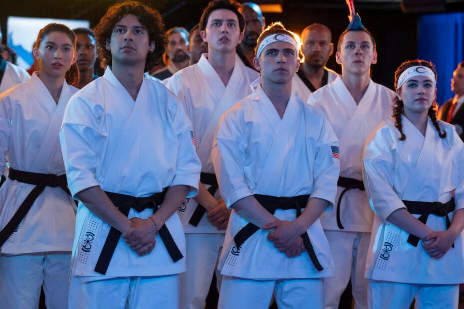 Cobra Kai e o Dilema de um Elenco Excessivo na Temporada Final