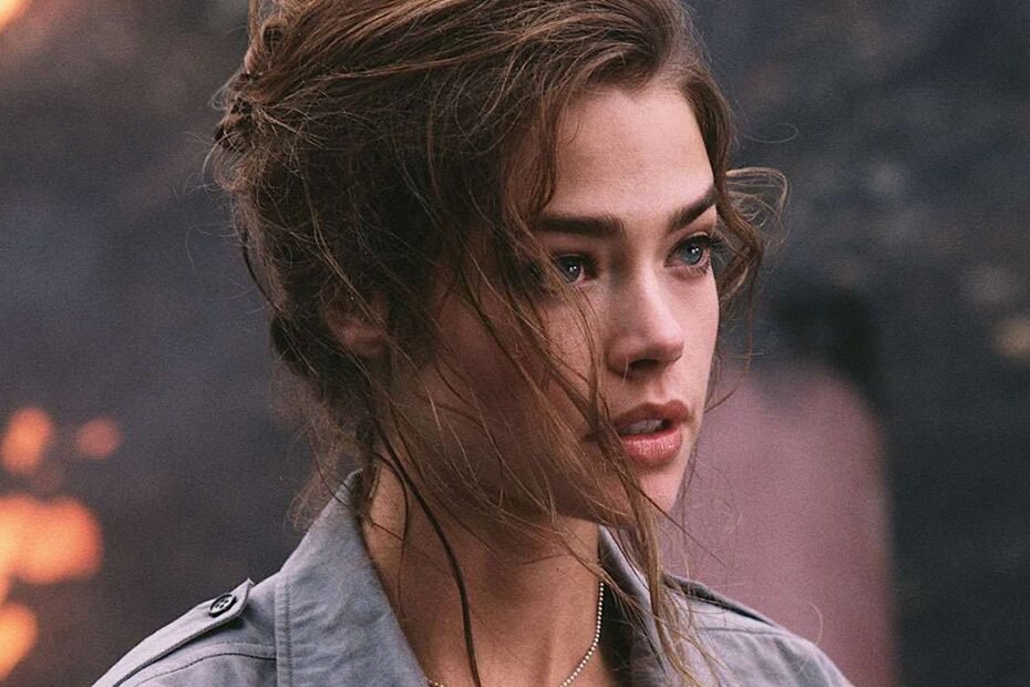 Denise Richards revela assédio sexual na juventude em Hollywood