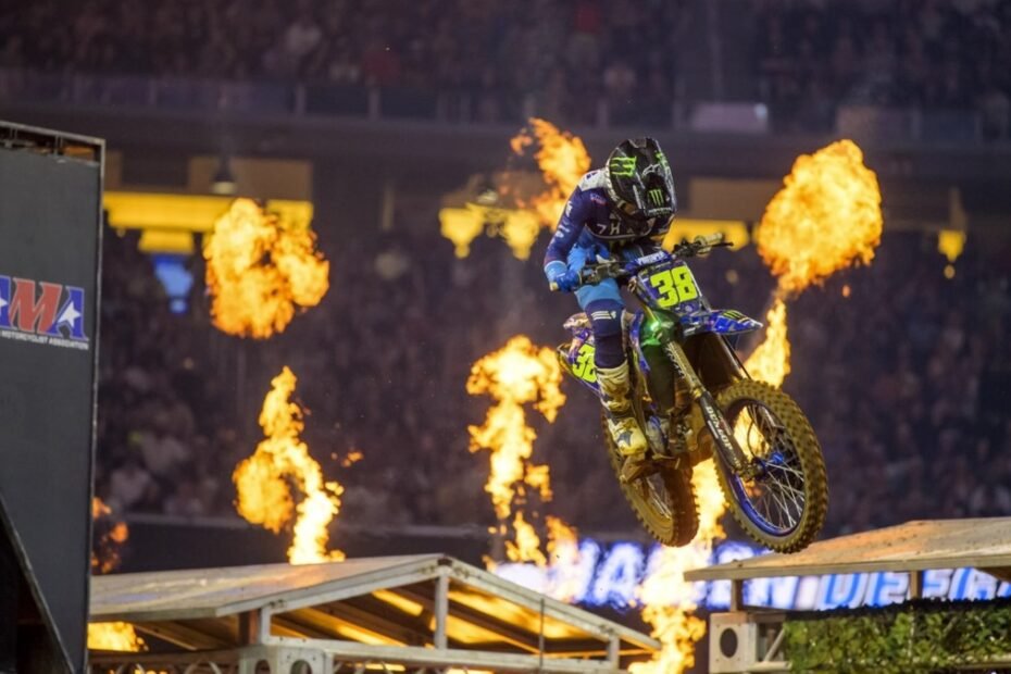 Descubra a Fascinante História do Supercross em Pay Dirt