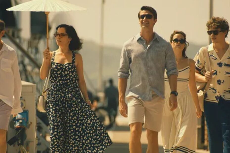 A terceira temporada de "The White Lotus", criada por Mike White, está programada para estrear em 16 de fevereiro de 2025. O novo arco da antologia de comédia e drama da HBO ocorrerá na Tailândia, onde hóspedes de um luxuoso hotel se reunirão em meio a um mistério de morte. A temporada promete trazer um elenco estelar, incluindo Natasha Rothwell, que reprisará seu papel como Belinda Lindsey, introduzido na primeira temporada. Mistério e Luxo: A Nova Temporada de The White Lotus na Tailândia