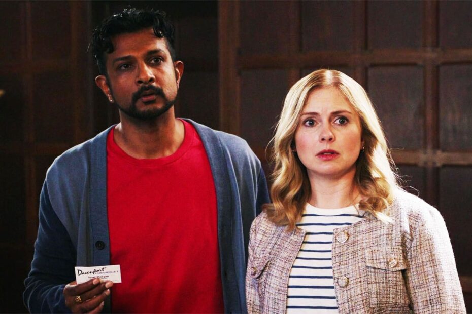 A quarta temporada de Ghosts está se aproximando do final, e a protagonista Rose McIver não poupou esforços para deixar os fãs curiosos sobre o que está por vir. Em uma entrevista, ela comentou sobre o emocionante episódio final que está por vir, prometendo uma série de eventos surpreendentes. Temporada Final de Ghosts Promete Surpresas e Emoções