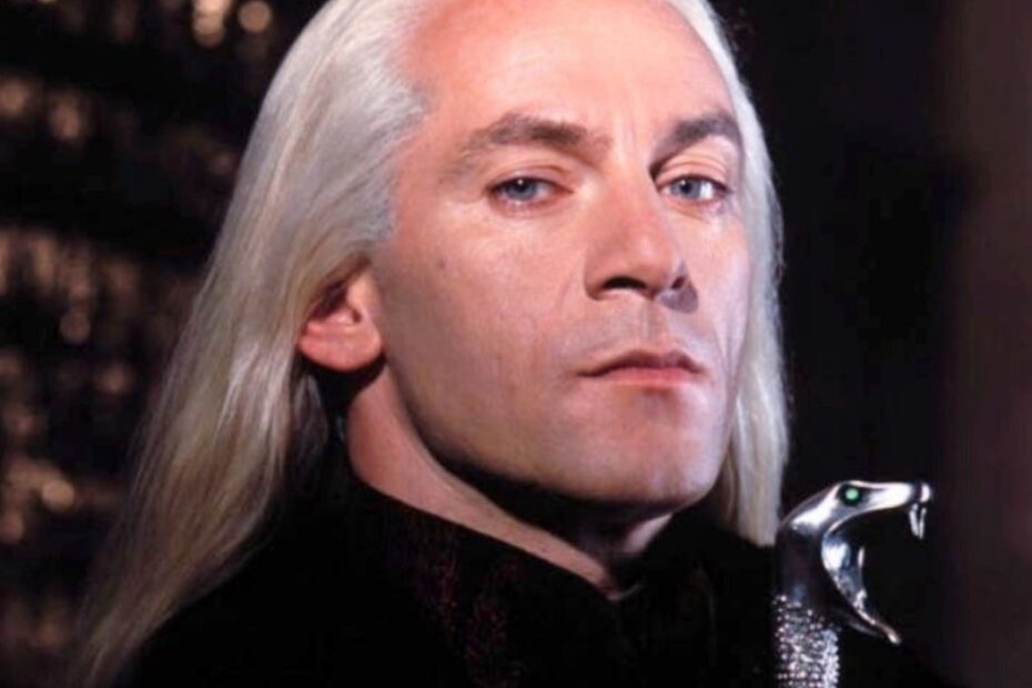 Jason Isaacs, conhecido por seu papel como Lucius Malfoy na saga Harry Potter, recentemente expressou sua opinião sobre o próximo reboot da série, que será produzido pela HBO. Durante uma entrevista, ele revelou seu desejo de ver a renomada atriz Meryl Streep assumir o papel de seu personagem no novo projeto. “Ela pode fazer qualquer coisa, essa mulher. Não há limites para o que ela consegue fazer”, afirmou Isaacs, destacando a versatilidade e o talento de Streep. Meryl Streep como Lucius Malfoy? Jason Isaacs surpreende fãs!