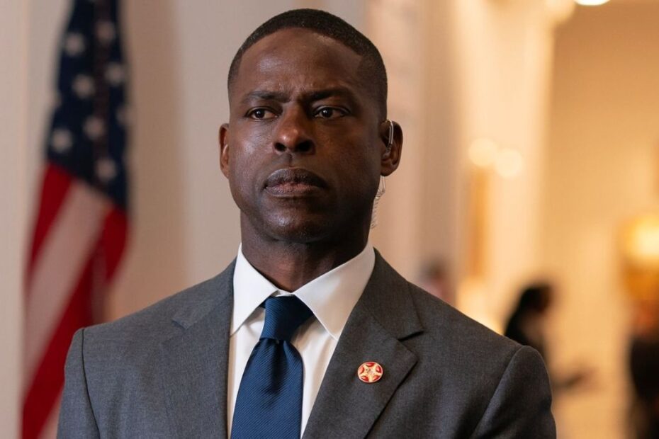 Com o recente sucesso de "Paradise", que teve sua primeira temporada finalizada em 26 de janeiro de 2025 na Hulu, muitos fãs estão à procura de mais séries intrigantes que mantenham sua emoção e mistério. "Paradise" acompanha o enredo impactante em que um agente do Serviço Secreto é interrogado após a morte do Presidente dos Estados Unidos. Enquanto aguardamos a segunda temporada, que ainda não começou a ser filmada, aqui estão dez outras séries de mistério que podem prender sua atenção. Mistérios Imperdíveis para Quem Amou Paradise