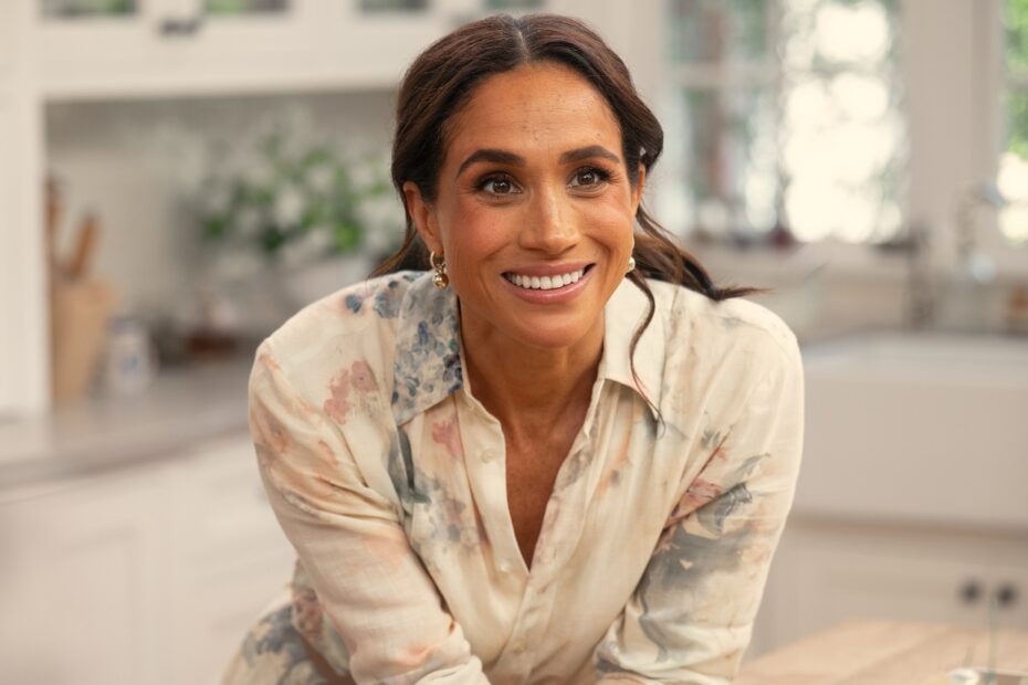 A série "With Love" foi renovada para sua segunda temporada pela Netflix. Este anúncio foi feito em 3 de outubro de 2023, e representa uma ótima notícia para os fãs que acompanham as histórias de amor e diversidade retratadas na produção. Novidades quentes: renovações e estreias imperdíveis na telinha