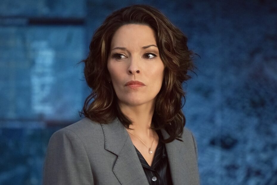 Tom Cavanagh foi escalado para um papel intrigante na série "FBI". Ele irá interpretar Phillip, o marido da agente Isobel Castille, que até então era uma figura desconhecida tanto para os telespectadores quanto para a equipe da série. Essa revelação sobre o casamento de Isobel ocorreu durante o episódio "Shelter", onde ela confidenciou a OA que havia se casado recentemente. Novo mistério: marido secreto de Isobel é revelado!